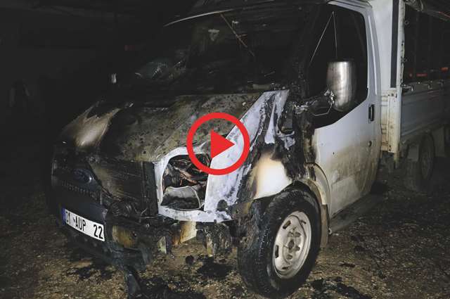 Adana’da bir kişi ağabeyinin kamyonetini kundakladı