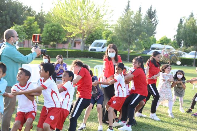 Rektör Tuncel 23 Nisan’ı Adana Çocuk Evleri Sitesi’ndeki Çocuklarla Kutladı