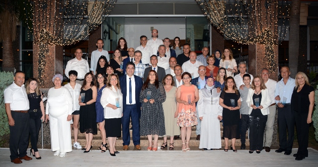 50 ve 30 Yıllık Duayen Eczacılara Plaket