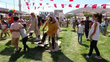 Anne çocuk şenliğinde aileler çocukluğuna döndü