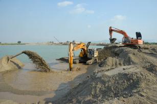 VERİMLİ TARIM ARAZİLERİ AMAÇ DIŞI KULLANILARAK YOK EDİLİYOR