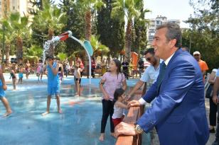 Başkan Soner Çetin çocukların sevincine ortak oldu