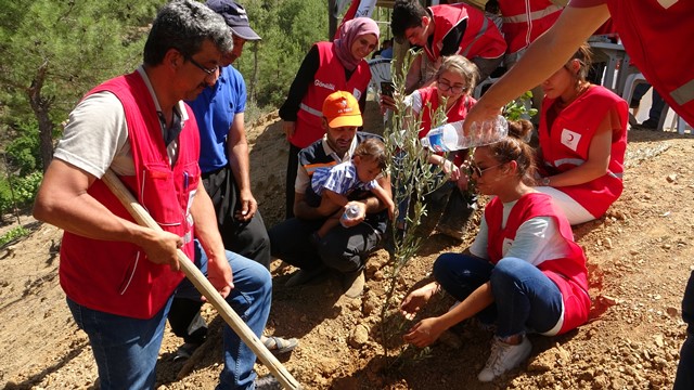 YANAN UMUTLAR ARAS’IN FİDANI İLE YENİDEN YEŞERECEK