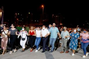 SEYHAN’DA TÜRKÜLER BARIŞ İÇİN SÖYLENDİ