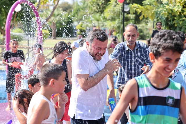 YÜREĞİR’İN İLK SU OYUN PARKI AÇILDI