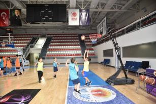ADANA’DA GELECEĞİN BASKETBOLCULARI SEÇİLİYOR