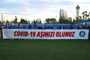 ADANA DEMİRSPORLU FUTBOLCULAR KORONA VİRÜS AŞILAMALARINA DESTEK VERDİ