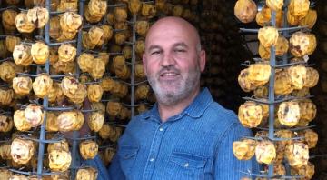 Çamaşır ipine asarak başladı, şimdi siparişlere yetişemiyor