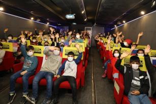 ‘Gezen Sinema TIR’ı Yüreğirli çocuklarla buluştu