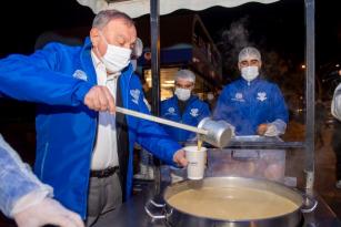 Seyhan Belediyesinden vatandaşlara sıcak çorba ikramı
