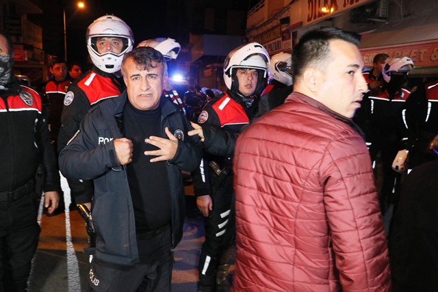 Adana’da polisi bıçaklayan şahıs yakalandı