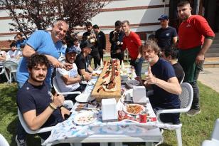 ADANA DEMİRSPOR’A 20 METRELİK KEBAP ZİYAFETİ