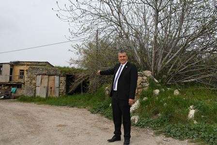 “ÜRETİCİ KÖYLÜNÜN OCAĞINA İNCİR DİKTİLER”