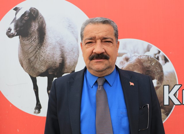 ARACILAR KOYUNLARI AHIRDA TUTUP FİYAT YÜKSELTİYOR