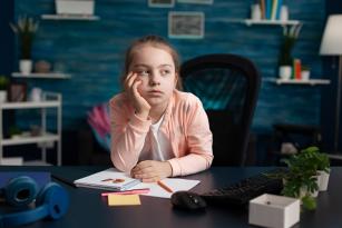 EBEVEYNLER VE ÇOCUKLARDA STRESLE MÜCADELE ETMEK İÇİN 10 ALTIN ÖNERİ