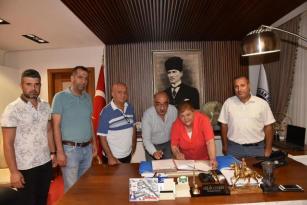 CEYHAN BELEDİYESİNDE TOPLU SÖZLEŞME SEVİNCİ