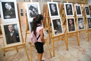 184 ATATÜRK PORTRESİ 75. YIL SANAT GALERİSİ’NDE SERGİLENİYOR