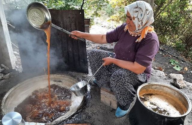 TOROSLARDA SON PEKMEZ KAZANLARI KAYNADI