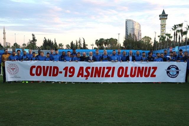 ADANA DEMİRSPORLU FUTBOLCULAR KORONA VİRÜS AŞILAMALARINA DESTEK VERDİ