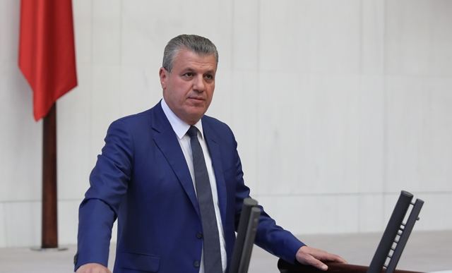 BARUT: "MUHTARLARI POSTACI YAPTILAR"