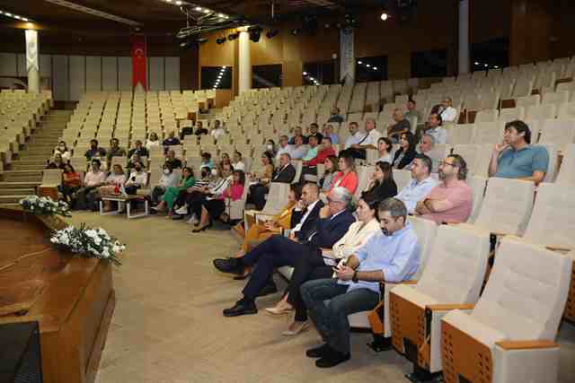 AKADEMİSYENLERE LİDERLİK EĞİTİMİ VERİLDİ