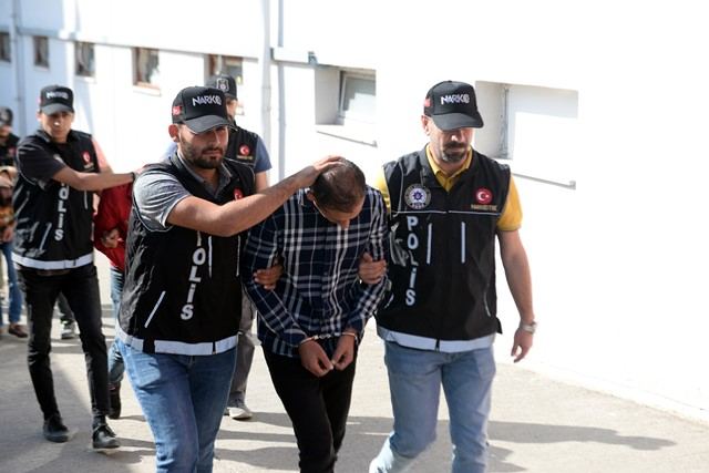 ADANA'DA 27,5 KG ESRAR YAKALATAN 4 ZANLI TUTUKLANDI