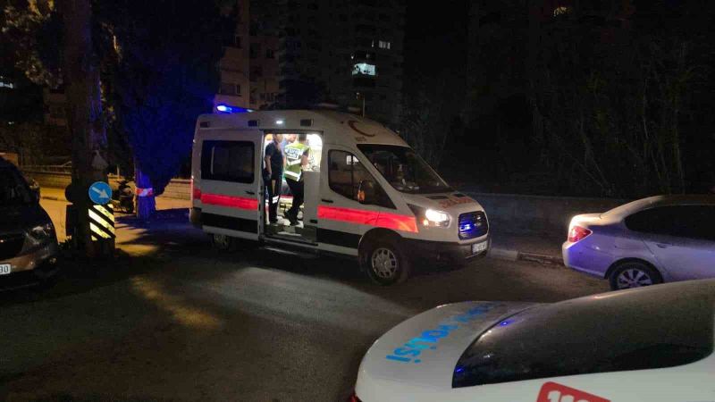 ANTALYA’NIN MURATPAŞA İLÇESİNDE SÜRÜCÜSÜNÜN DİREKSİYON HAKİMİYETİNİ KAYBETTİĞİ OTOMOBİL TAKLA ATARAK PARK HALİNDEKİ 4 ARACA ÇARPTI. KAZADA ARAÇ SÜRÜCÜSÜ YARALANDI.