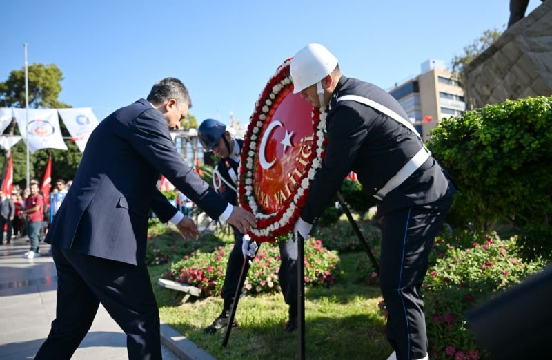 ANTALYA'DA 30 AĞUSTOS ZAFER BAYRAMI'NIN 104. YILI CUMHURİYET MEYDANI'NDA DÜZENLENEN ÇELENK SUNUMU VE GEÇİT TÖRENİYLE KUTLANDI.