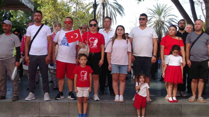 ANTALYA'DA 30 AĞUSTOS ZAFER BAYRAMI'NIN 104. YILI CUMHURİYET MEYDANI'NDA DÜZENLENEN ÇELENK SUNUMU VE GEÇİT TÖRENİYLE KUTLANDI.
