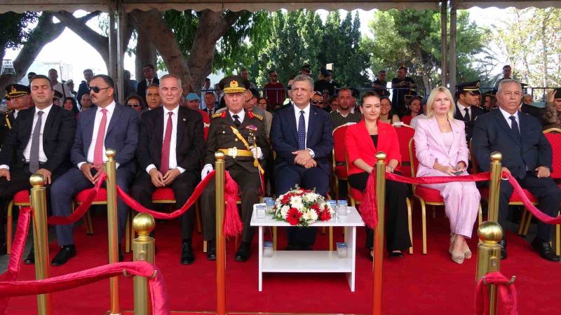 ANTALYA'DA 30 AĞUSTOS ZAFER BAYRAMI'NIN 104. YILI CUMHURİYET MEYDANI'NDA DÜZENLENEN ÇELENK SUNUMU VE GEÇİT TÖRENİYLE KUTLANDI.