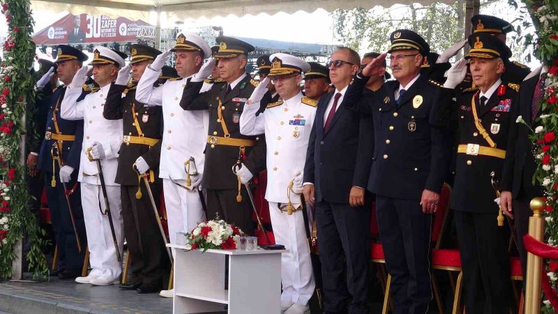 ANTALYA'DA 30 AĞUSTOS ZAFER BAYRAMI'NIN 104. YILI CUMHURİYET MEYDANI'NDA DÜZENLENEN ÇELENK SUNUMU VE GEÇİT TÖRENİYLE KUTLANDI.