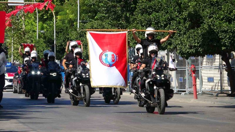 ANTALYA'DA 30 AĞUSTOS ZAFER BAYRAMI'NIN 104. YILI CUMHURİYET MEYDANI'NDA DÜZENLENEN ÇELENK SUNUMU VE GEÇİT TÖRENİYLE KUTLANDI.