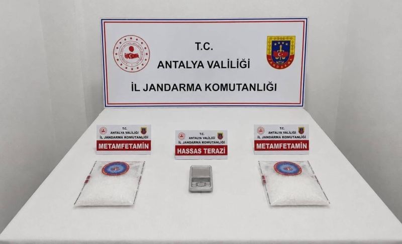 Antalya’da otel odasında uyuşturucuya 2 tutuklama