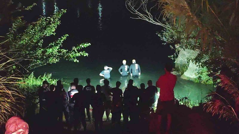 Manavgat Şelalesi’nde adacıkta mahsur kalan 6 kişi kurtarıldı