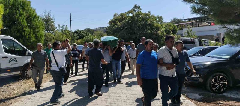 KUZEY KIBRIS TÜRK CUMHURİYETİ’NİN (KKTC) GİRNE KENTİ AÇIKLARINDA MEYDANA GELEN FERİBOT FACİASINDA HAYATINI KAYBEDEN HÜSEYİN ÖZDEMİR’İN CENAZESİ, MEMLEKETİ MERSİN'İN SİLİFKE İLÇESİNE BAĞLI NURU MAHALLESİ'NDE TOPAĞA VERİLDİ.