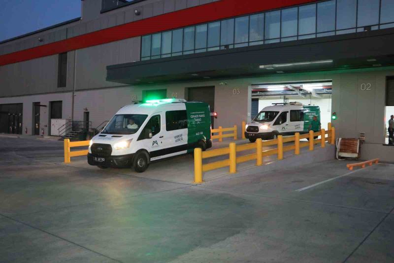 KUZEY KIBRIS TÜRK CUMHURİYETİ'NİN (KKTC) GİRNE AÇIKLARINDA MEYDANA GELEN FERİBOT FACİASINDA HAYATINI KAYBEDEN HÜSEYİN ÖZDEMİR VE REYHAN VERİM'İN CENAZELERİ, UÇAKLA ÇUKUROVA ULUSLARARASI HAVALİMANI'NA GETİRİLDİ.