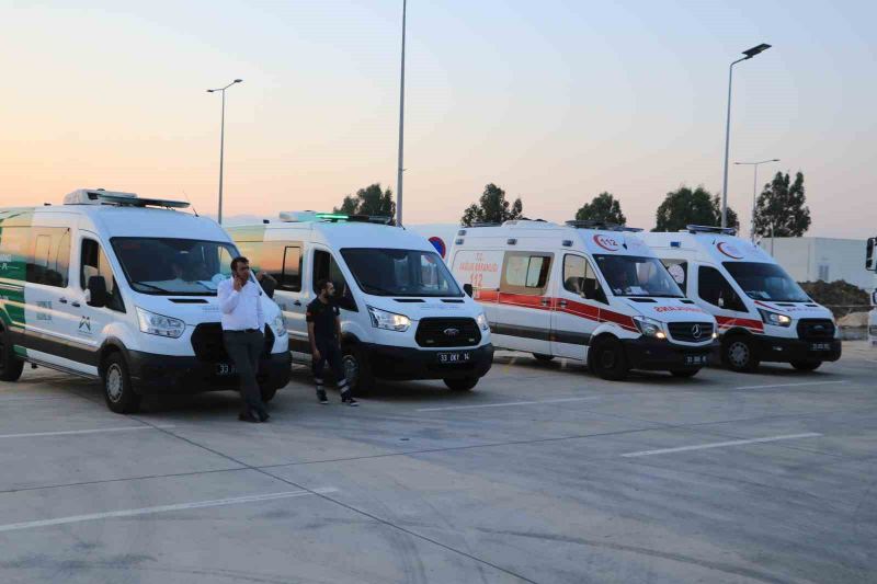 KUZEY KIBRIS TÜRK CUMHURİYETİ'NİN (KKTC) GİRNE AÇIKLARINDA MEYDANA GELEN FERİBOT FACİASINDA HAYATINI KAYBEDEN HÜSEYİN ÖZDEMİR VE REYHAN VERİM'İN CENAZELERİ, UÇAKLA ÇUKUROVA ULUSLARARASI HAVALİMANI'NA GETİRİLDİ.