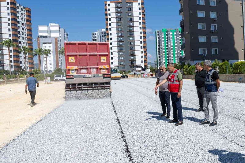 MERSİN'DE VATANDAŞLARDAN GELEN TALEP ÜZERİNE İKİNCİ PAZAR YERİ İÇİN ÇALIŞMALARA BAŞLANDI. YENİ ALANDA SATHİ KAPLAMA, AYDINLATMA, WC VE MESCİT GİBİ DONATILAR YER ALACAK.