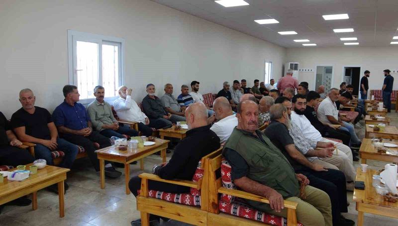 HALİT ALTUN'UN MERSİN'DE YAŞAYAN AİLESİ VE YAKINLARI, TOROSLAR İLÇESİ DEMİRTAŞ MAHALLESİ'NDEKİ TAZİYE EVİNDE BİR ARAYA GELEREK TAZİYELERİ KABUL ETTİ.