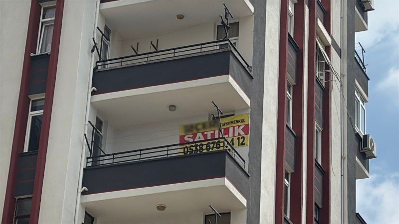 OKULLARIN AÇILMASINA SAYILI GÜNLER KALA ÖZELLİKLE ÖĞRENCİLER VE AİLELER KİRALIK EV ARAYIŞINA GİRDİ. KAHRAMANMARAŞ MERKEZLİ DEPREMLERİN ETKİLEDİĞİ 11 İLDE İSE YETKİLİLER, HERHANGİ BİR KİRALIK EV SORUNU OLMADIĞINI BELİRTTİ.