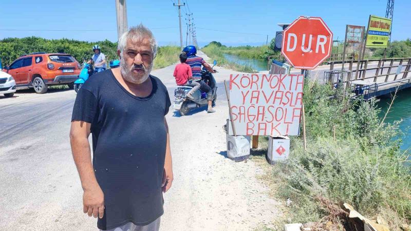Kazaların adresinde vatandaşın ilginç çözümü: Kendi imkanlarıyla uyarı levhası yaptı