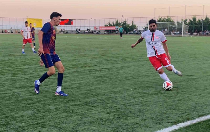 MERSİN'İN ERDEMLİ İLÇESİNDE MAHALLELER ARASI DÜZENLENEN FUTBOL TURNUVASI FİNALİNİ BİNLERCE TARAFTAR İZLEDİ.