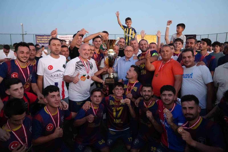 MERSİN'İN ERDEMLİ İLÇESİNDE MAHALLELER ARASI DÜZENLENEN FUTBOL TURNUVASI FİNALİNİ BİNLERCE TARAFTAR İZLEDİ.