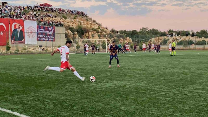 MERSİN'İN ERDEMLİ İLÇESİNDE MAHALLELER ARASI DÜZENLENEN FUTBOL TURNUVASI FİNALİNİ BİNLERCE TARAFTAR İZLEDİ.