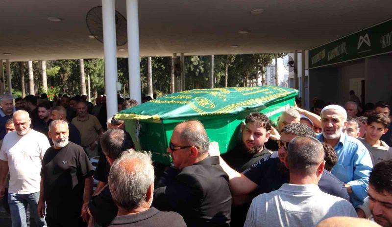 BELÇİKA'DA ÇOCUKLARIYLA GİTTİĞİ PARKTA ÇIKAN OLAYDA POLİS TARAFINDAN VURULARAK HAYATINI KAYBETTİĞİ ÖNE SÜRÜLEN 4 ÇOCUK BABASI HALİT ALTUN (42), MEMLEKETİ MERSİN'DE SON YOLCULUĞUNA UĞURLANDI.