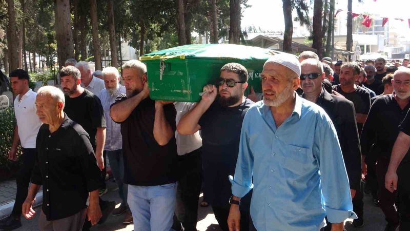 BELÇİKA'DA ÇOCUKLARIYLA GİTTİĞİ PARKTA ÇIKAN OLAYDA POLİS TARAFINDAN VURULARAK HAYATINI KAYBETTİĞİ ÖNE SÜRÜLEN 4 ÇOCUK BABASI HALİT ALTUN (42), MEMLEKETİ MERSİN'DE SON YOLCULUĞUNA UĞURLANDI.