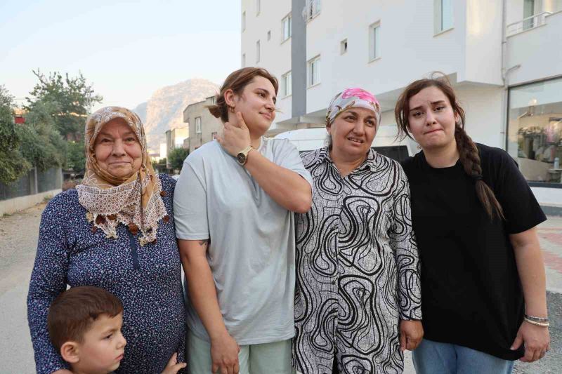 SUDENAZ SÖNMEZ (SOLDAN İKİNCİ), AİLESİNE KAVUŞTU