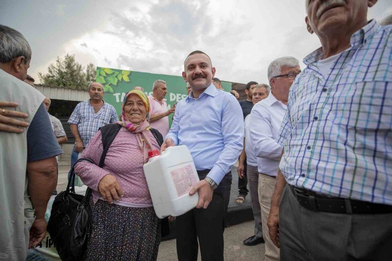 MERSİN BÜYÜKŞEHİR BELEDİYESİ, TARIMSAL ÜRETİMİN YOĞUN OLARAK GERÇEKLEŞTİRİLDİĞİ AKDENİZ İLÇESİ KAZANLI MAHALLESİ’NDE ÜRETİCİLERE YÖNELİK DESTEKLERİNİ SÜRDÜRÜYOR.