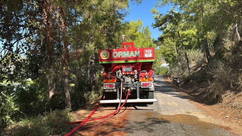 MERSİN’İN BOZYAZI İLÇESİNDE ORMANLIK ALANDA ÇIKAN YANGIN, EKİPLERİN HIZLI MÜDAHALESİYLE BÜYÜMEDEN SÖNDÜRÜLDÜ.