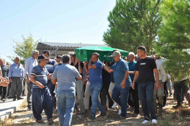 YOLCU GEMİSİNİN BATMASI SONUCU HAYATINI KAYBEDEN ŞERİF ÖZDEMİR SON YOLCULUĞUNA UĞURLANDI